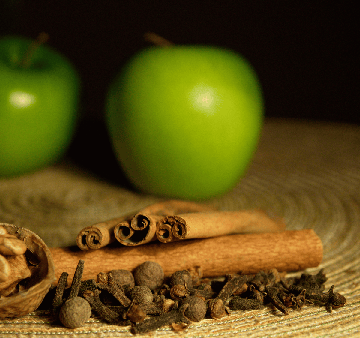 Apples + Clove